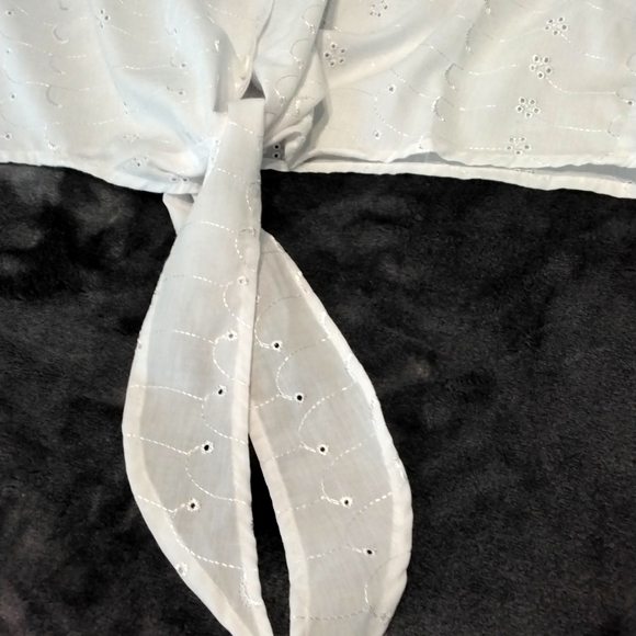 Ladies sleeveless crop top with front tie - Picture 3 of 7